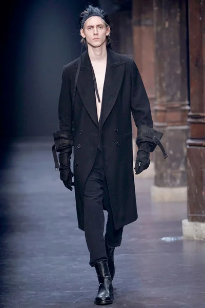 Look 30